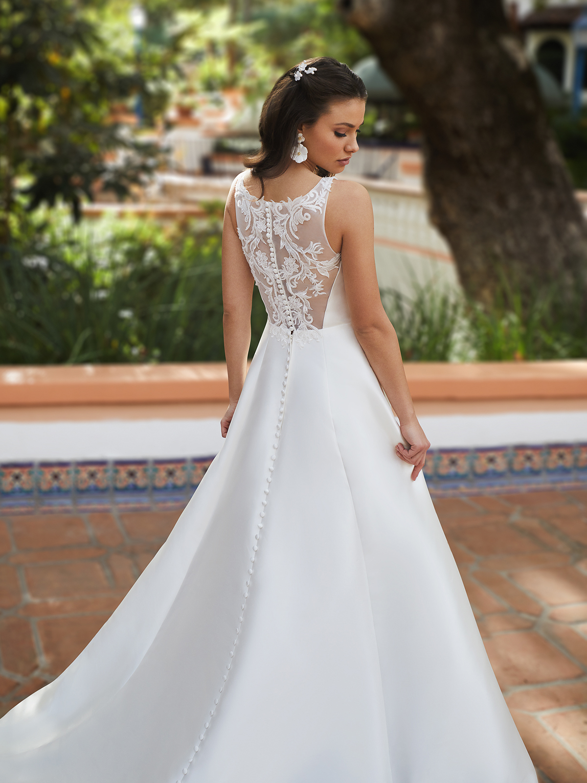 Breathtaking wedding dress with graceful elegance  Wedding dresses lace,  Dream wedding dresses, Beautiful wedding dresses