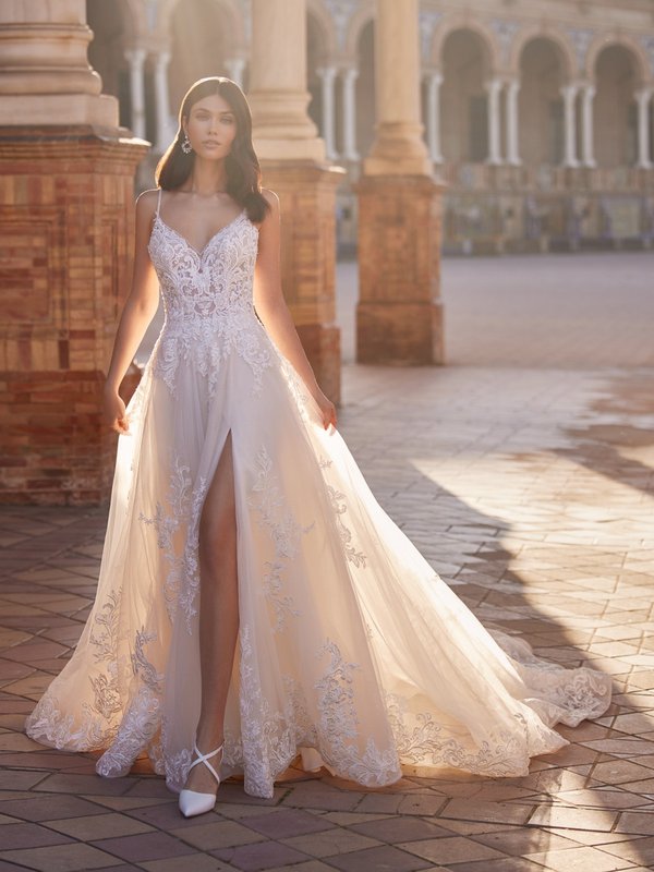 Romantic Lace and Tulle A-Line Plus Size Wedding Dress with Sexy Leg Slit