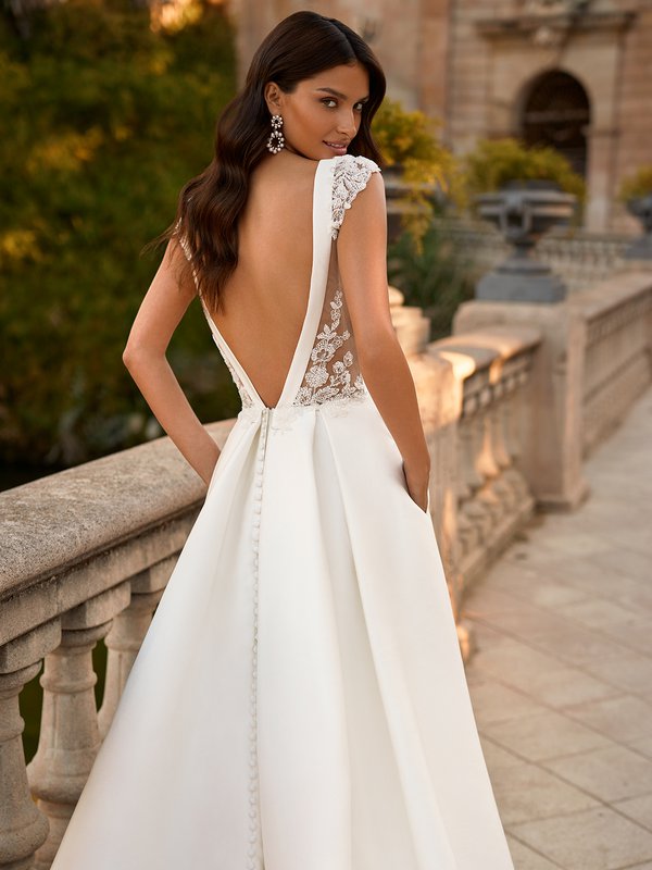 Wedding Dress, Plunge Neckline Wedding Dress, Unique Wedding Dress With  Open Back and Full Circle Skirt, Simple and Stunning Wedding Dress -   Canada